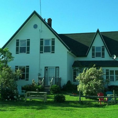 Lovely Green Gable Home Miscouche 外观 照片