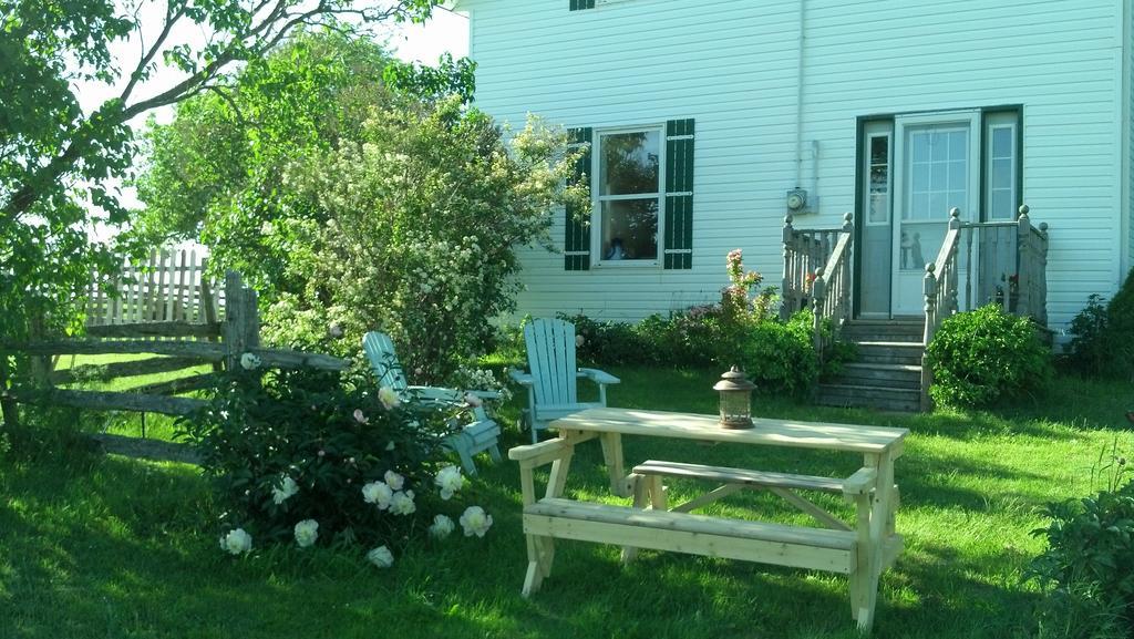 Lovely Green Gable Home Miscouche 外观 照片