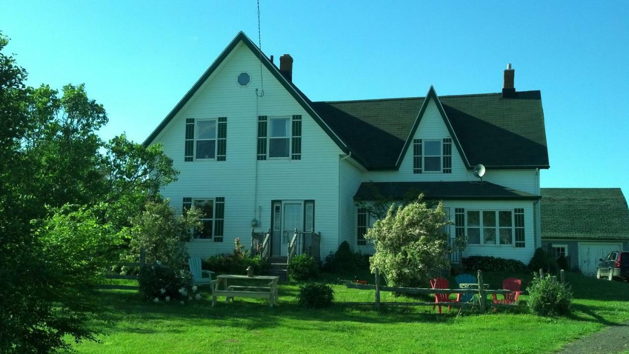Lovely Green Gable Home Miscouche 外观 照片